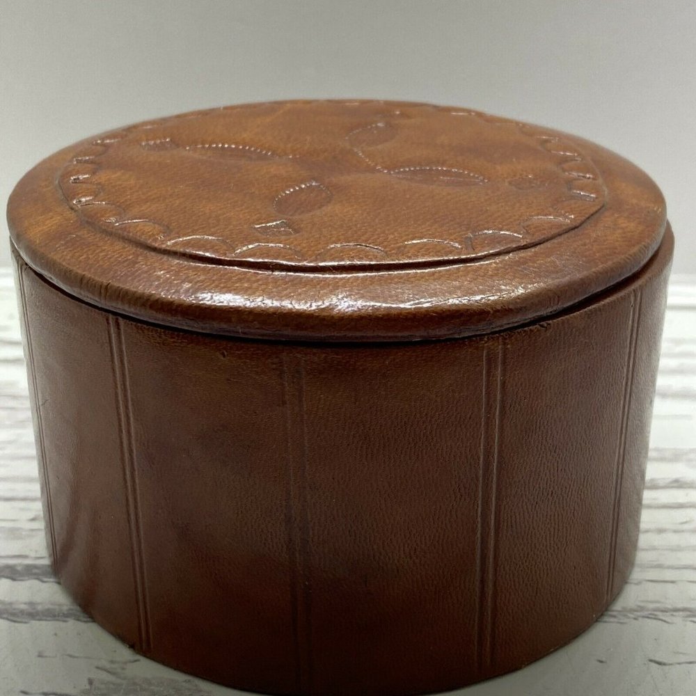 Vintage Hand Tooled Leather Round Trinket Box w/Lid ~ 4-1Diameter, Top & Bottom. - Picture 2 of 7